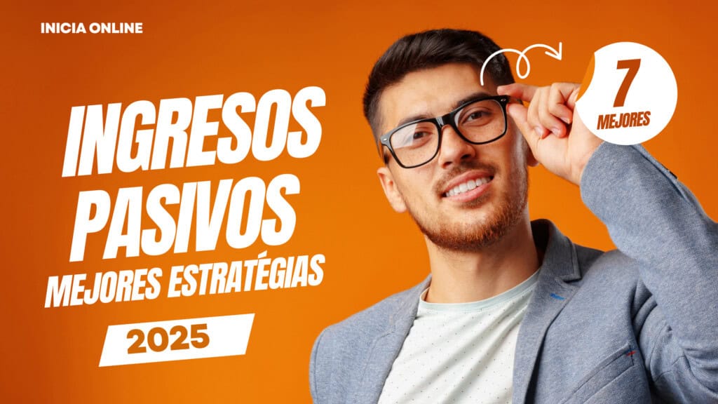 Hombre sonriente con gafas y fondo naranja junto al texto "Ingresos Pasivos: Mejores Estrategias 2025"