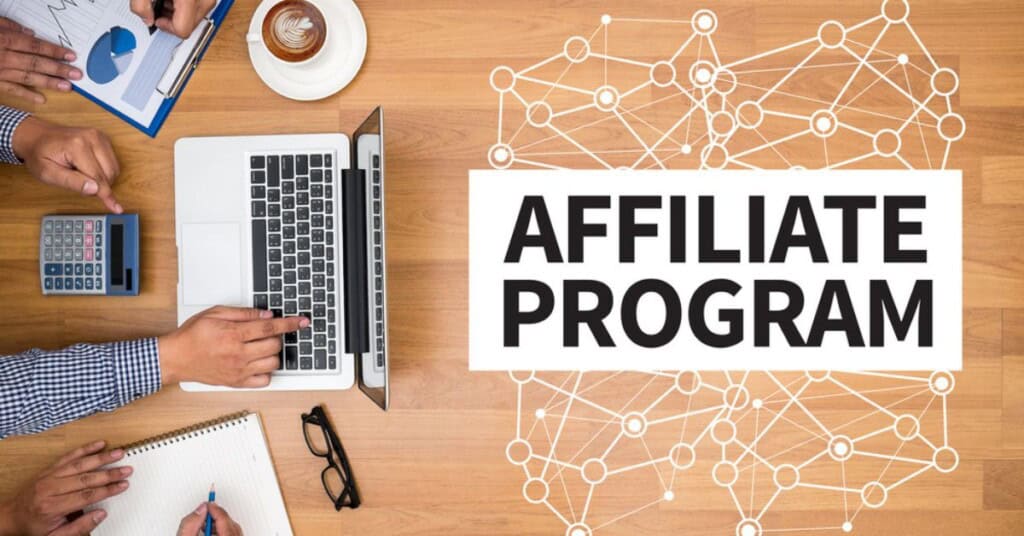 Laptop en un escritorio con gráficos y el texto "Affiliate Program", representando marketing de afiliación.