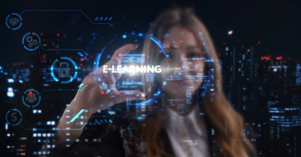 Mujer interactuando con una interfaz digital de e-learning con gráficos futuristas.