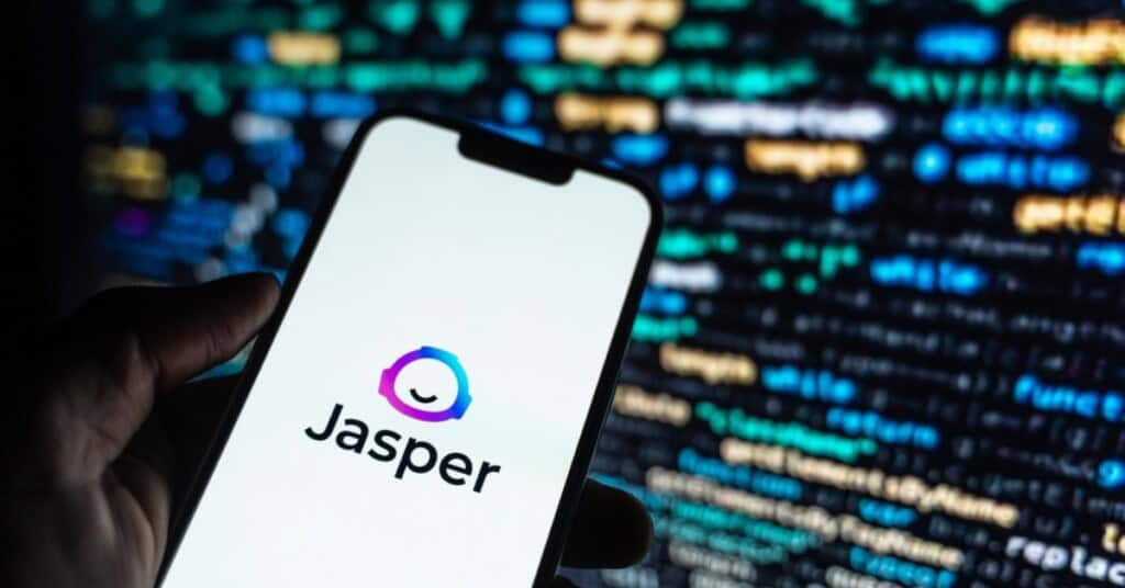 Pantalla de Jasper AI mostrando su integración con Surfer SEO para mejorar la optimización en buscadores.
